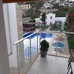 Апарт-отель Paradise 3*