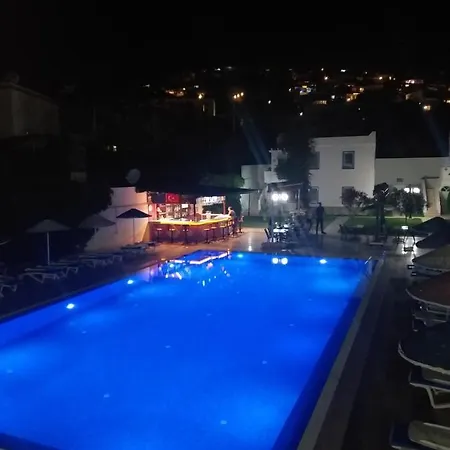 Aparthotel Paradise 3*