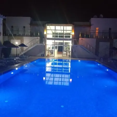 Apart-hotel Paradise 3*