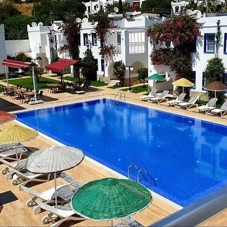 Paradise Aparthotel 3*