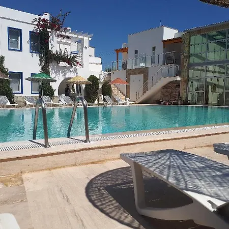 Paradise Aparthotel 3*